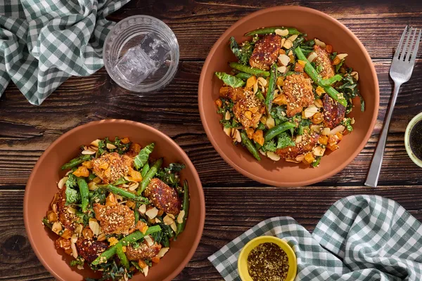 Sesame-crusted chicken with green beans and warm apricot vinaigrette