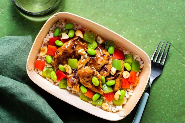Kung pao bowl with Daring plant-based chicken, cashews, and brown rice