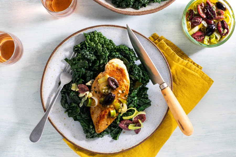 Chicken breasts with olive-leek sauce and sautéed kale