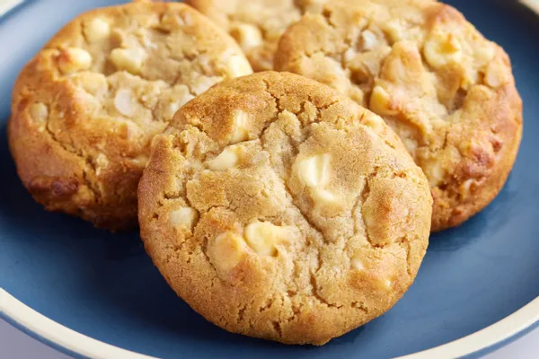 White Chocolate Macadamia Nut Cookie Dough (4 count)