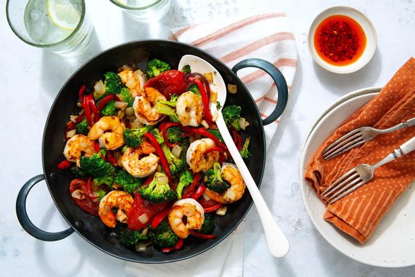Gingered steak stir-fry with broccoli and bell pepper