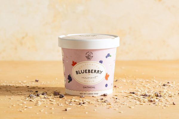 Cultivated blueberry and Vermont maple oatmeal cup