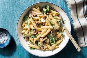 Creamy mushroom and spinach penne with almonds