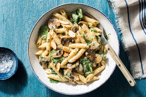Creamy mushroom and spinach penne with almonds