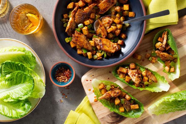 Maple-glazed steak lettuce cups with spiced potatoes and bell pepper