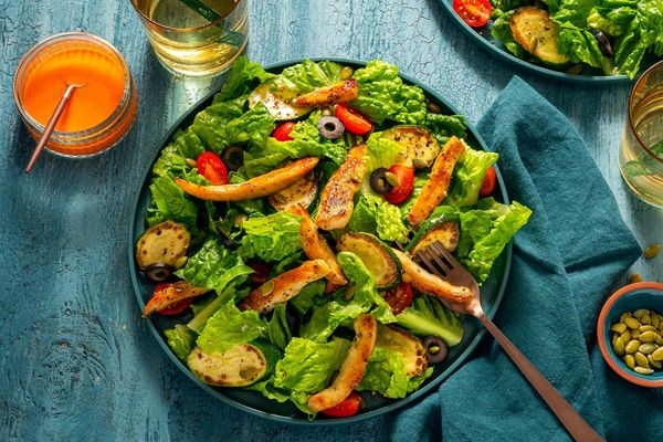 Steak and zucchini salad with olives and red pepper vinaigrette