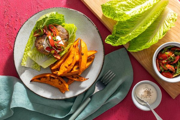 Lettuce-wrapped turkey burgers with tomato relish and sweet potato fries