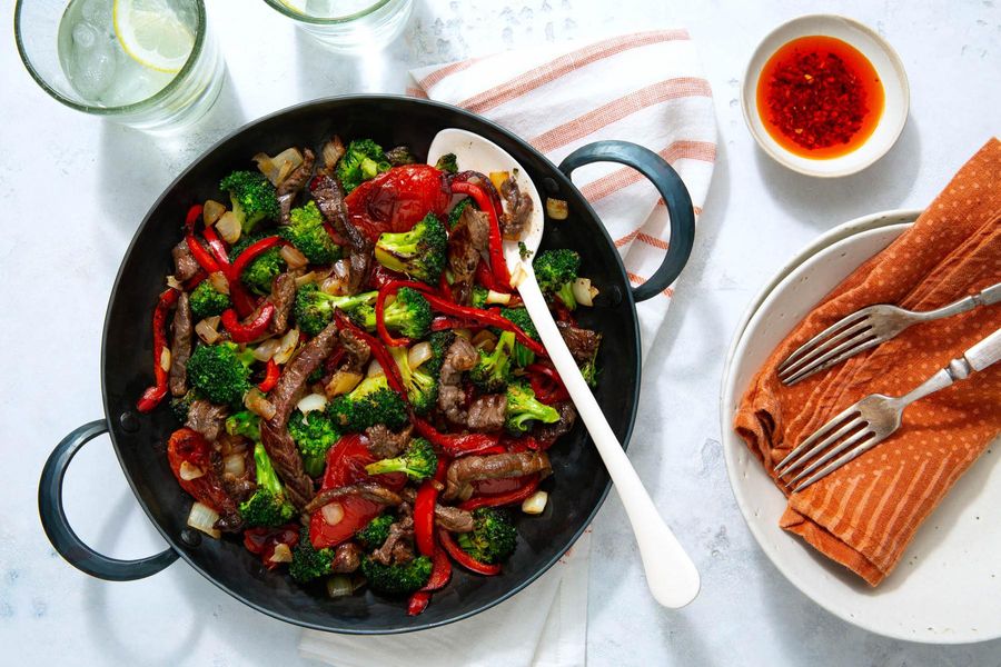 Gingered steak stir-fry with broccoli and bell pepper