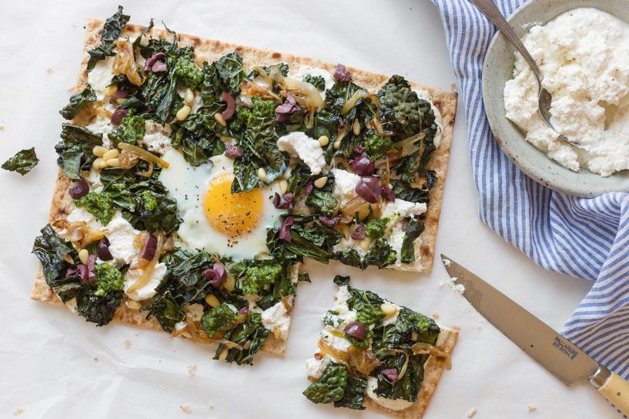 Flatbread pizzas with kale and caramelized onions