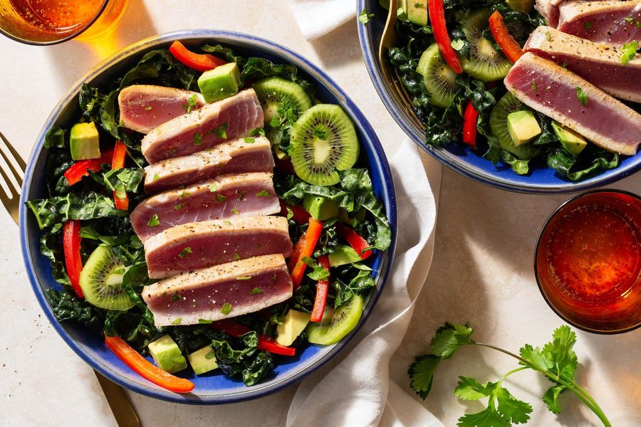 Seared tuna with kiwi-avocado salad and lemon vinaigrette