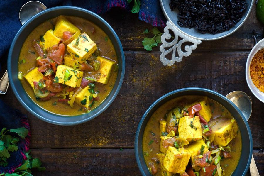 Madras curry tofu with black rice 