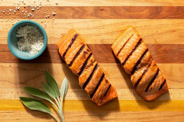 Sustainably raised grilled salmon fillets (2 count)