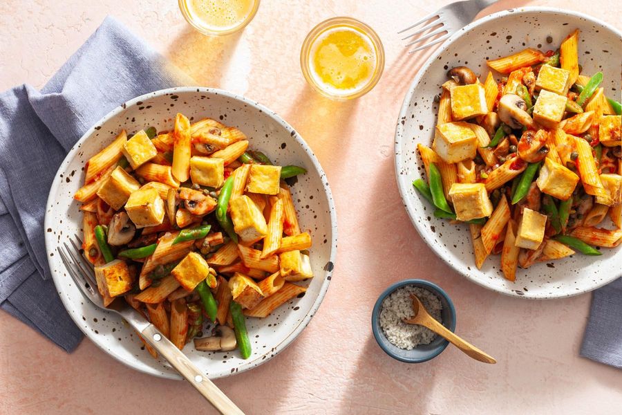 Spicy penne arrabbiata with mushrooms and green beans