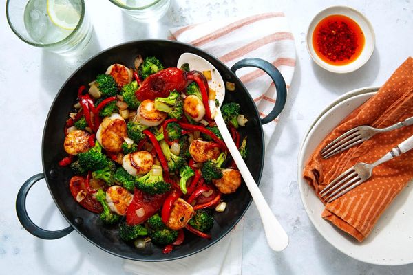 Gingered steak stir-fry with broccoli and bell pepper
