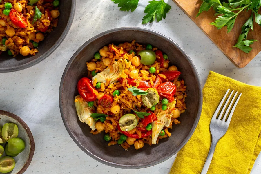 Chickpea paella with artichoke hearts, bell pepper, and tomatoes