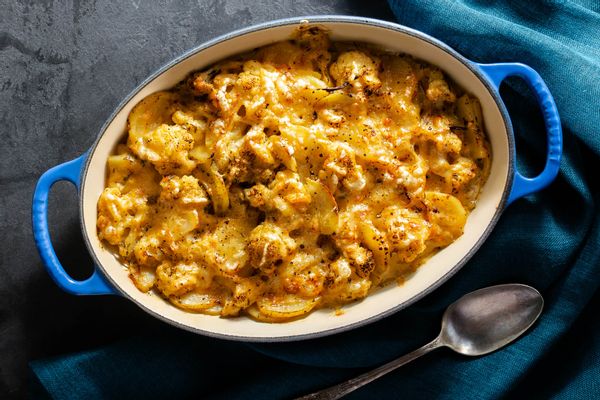 Creamy potato-cauliflower gratin with Gruyère