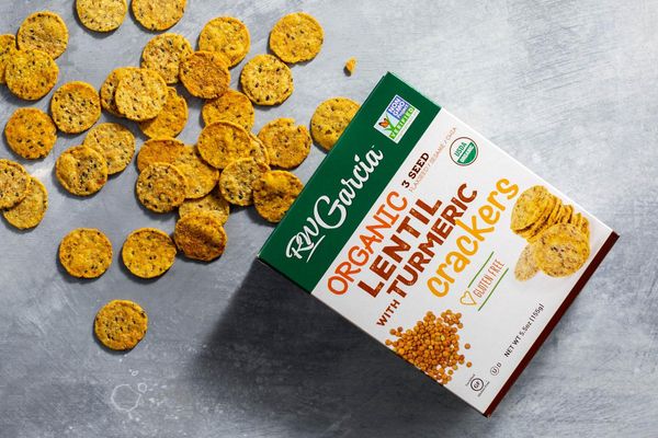 Organic lentil crackers with turmeric