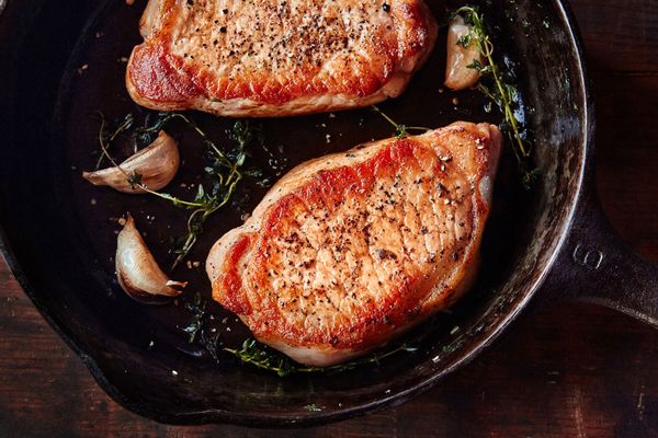 Boneless pork loin chops (2 count)