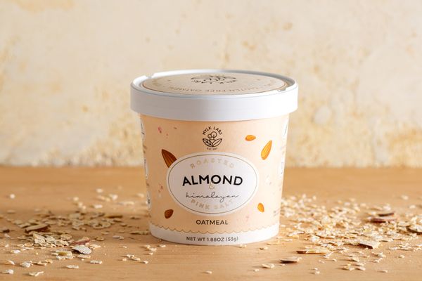 Roasted almond and Himalayan pink salt oatmeal cup