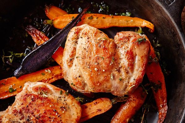 Organic boneless skinless chicken thighs (2 count)