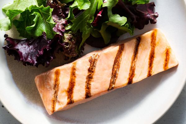 Sustainably raised grilled salmon fillets (2 count)