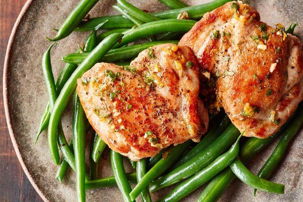 Boneless skinless chicken thighs (2 count)